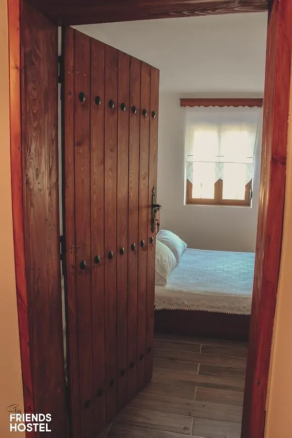Friends' Guesthouse & Hostel Gjirokaster Albania